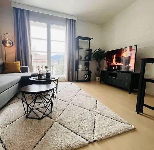 Paisible F2 Ensoleille Vue アパート